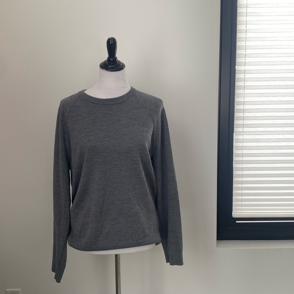 Banana Republic Italian merino yarn sweater